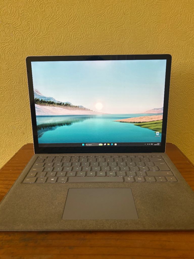Microsoft Surface Laptop 2 i5 8GB 119GB - Grey, Good Condition