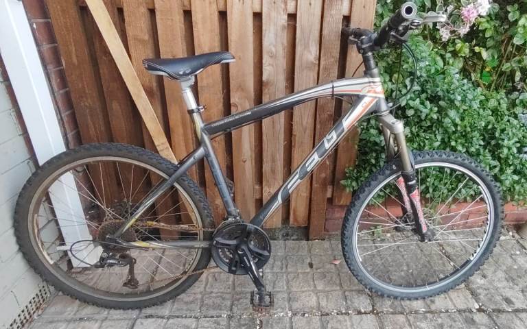 FELT MOUNTAIN BIKE - HYDRAULIC BRAKES 