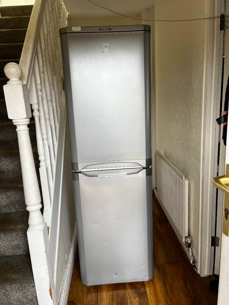 SLIMLINE SILVER INDEXIT FRIDGE FREEZER IN GOOD WORKING CONDITION