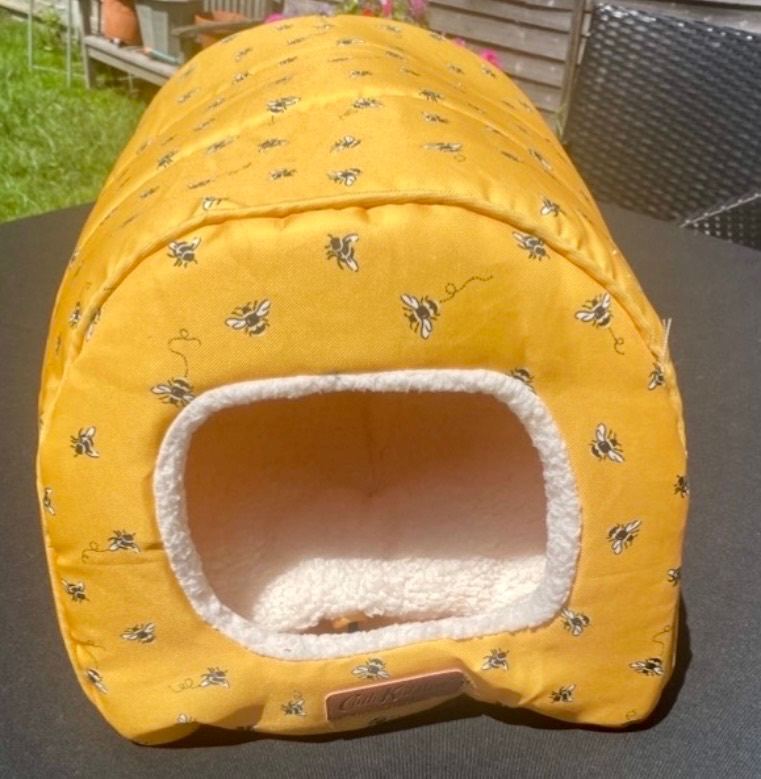 Cute Cath Kidston bee 🐝 cat/pet igloo bed