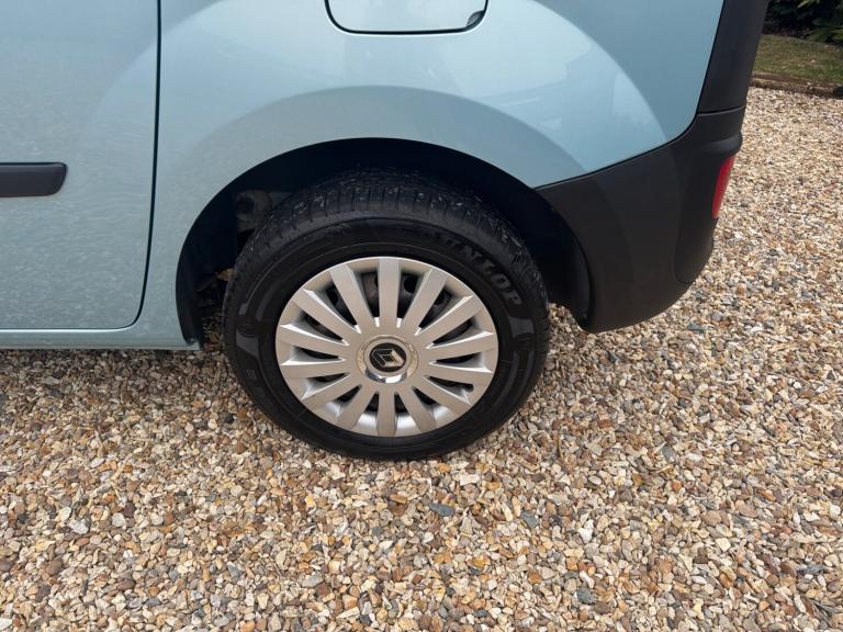 RENAULT KANGOO MOBILITY VEHICLE WHEELCHAIR RAMP DISABLED CAR. WAV 18,000 MILES 