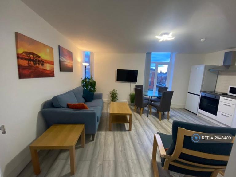 2 bedroom flat in Garstang Road, Preston, PR1 (2 bed) (#2843409)