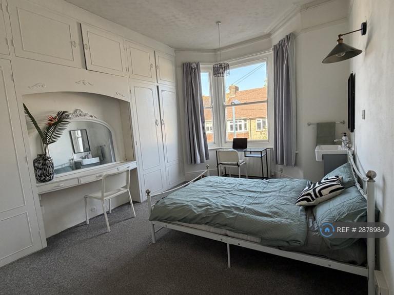 1 bedroom in Madeira Avenue, Worthing, BN11 (#2878984)