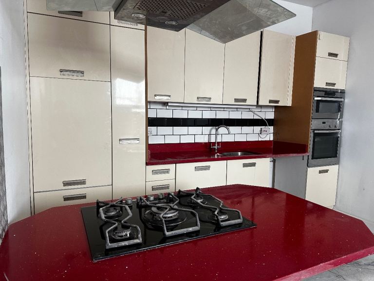 2 Bedroom Flat 