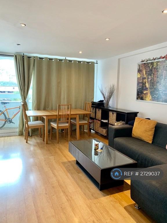 3 bedroom flat in The Quarterdeck, London, E14 (3 bed) (#2729037)