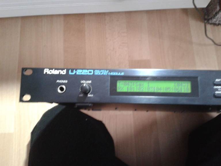 Roland u220 RS PCM Rack Synth Module with 1 Data Card Supplied