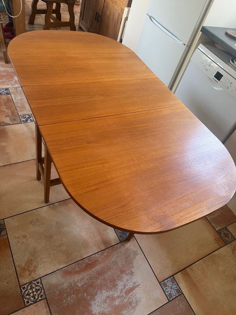 Drop Leaf Dining Table – Good Condition, Wooden