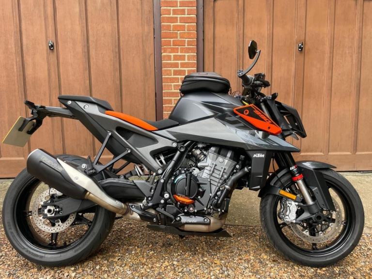 2024 KTM 990 Duke