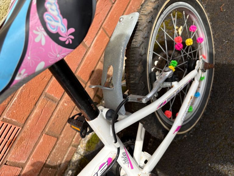 Merida Matts J Kids Bike – Pink and White, Good Condition