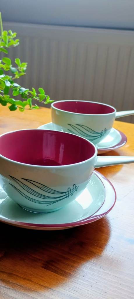 Vintage 1960s pair of Carlton Ware soupbowls and saucers. Windswept pattern.