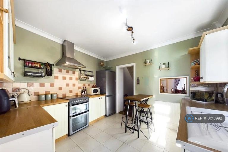 4 bedroom house in Nelson Road, Harwich, CO12 (4 bed) (#3013992)