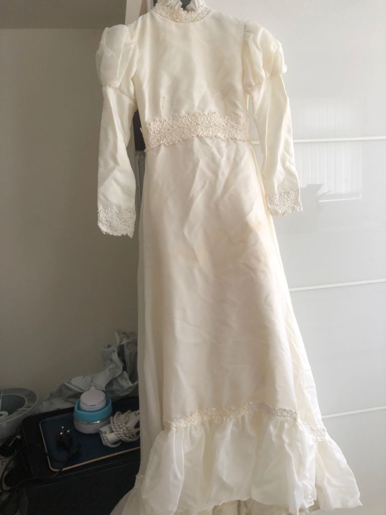 1973 original Wedding Dress and veil size 8/10 