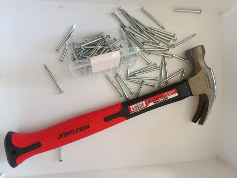 MAXPOWER Claw Hammer with Nails – As Good As New