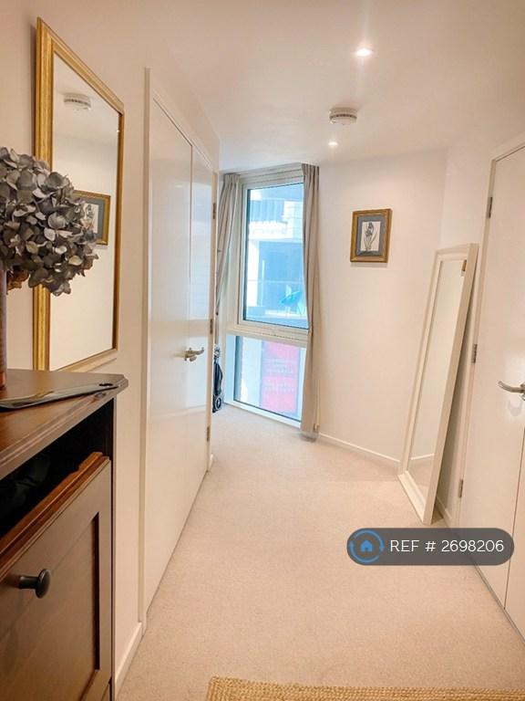 2 bedroom flat in Juniper Drive, London, SW18 (2 bed) (#2698206)