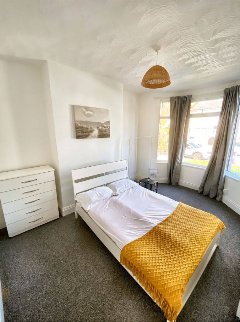 Double room to rent - L4 all bills included 