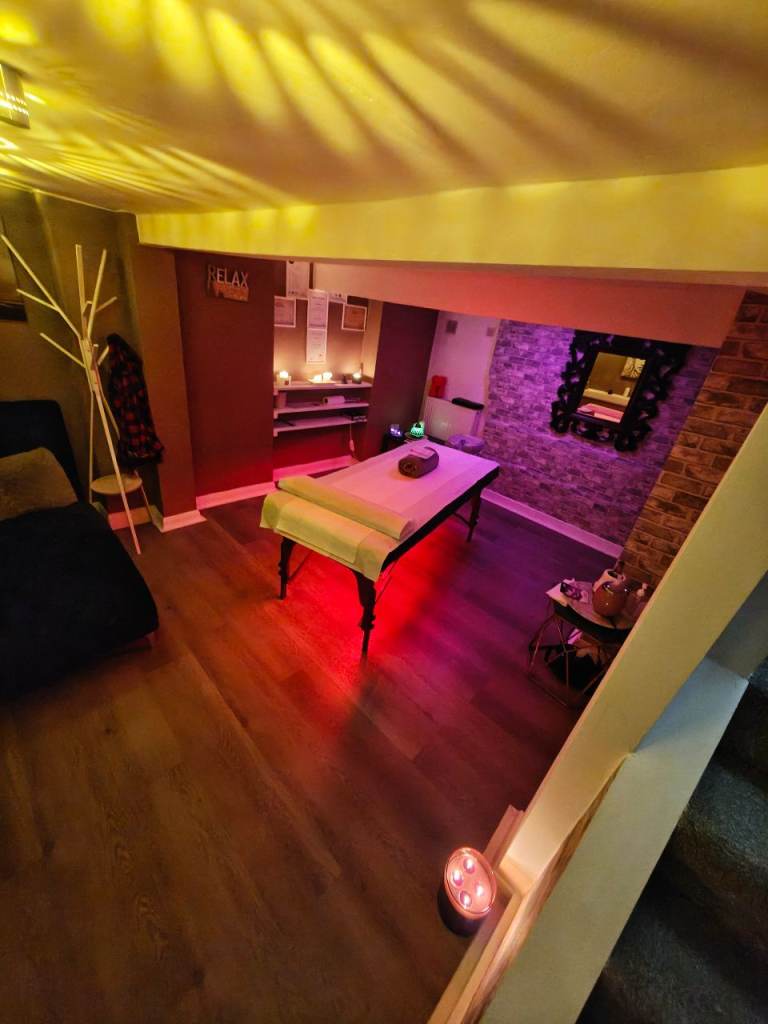 Professional male therapist massage service 