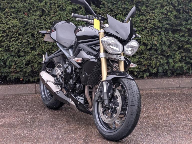 TRIUMPH STREET TRIPLE 675 - 2015 15 - LOW MILES - CLEAN BIKE