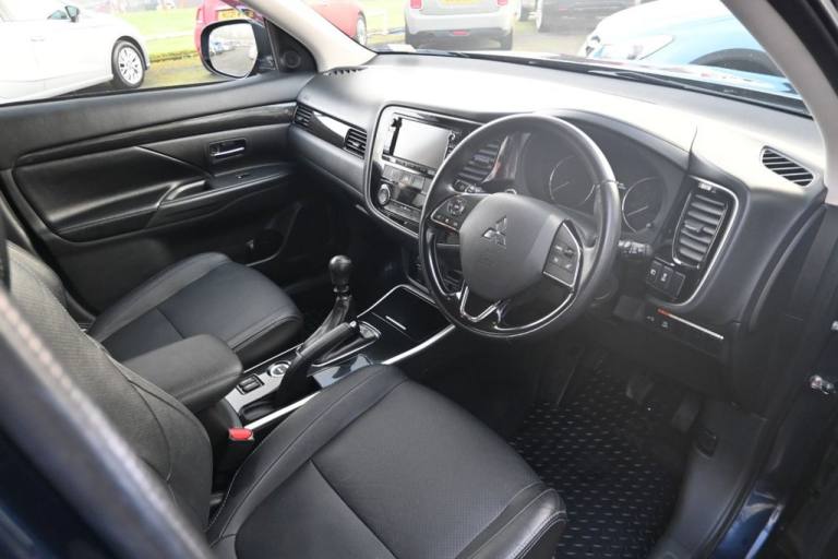 2017 Mitsubishi Outlander 2.2 DI-D 4 SUV 5dr Diesel Manual 4WD Euro 6 (s/s) (147 ps) ESTATE Diese...