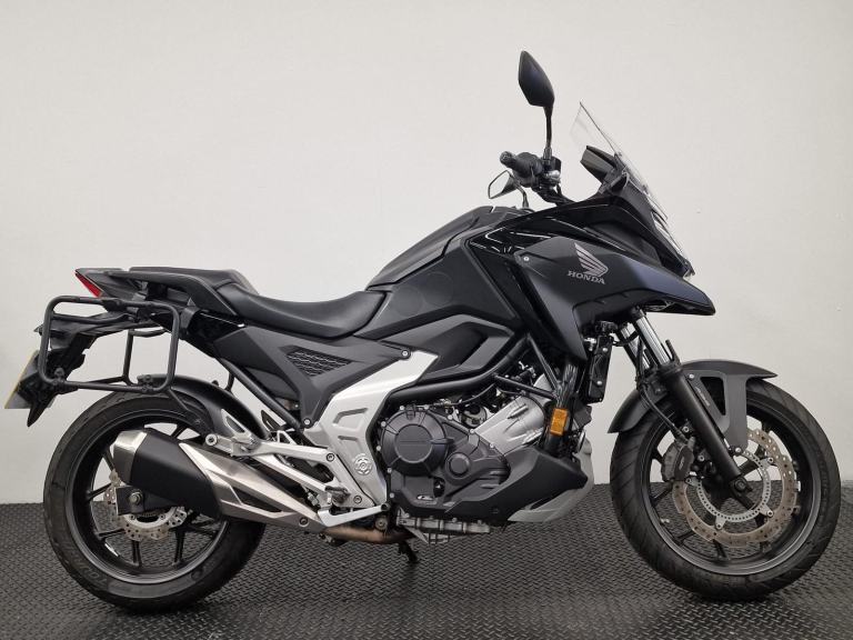 HONDA NC750X ** HEATED GRIPS - ONE OWNER - MOT UNTIL NOV 2027 **