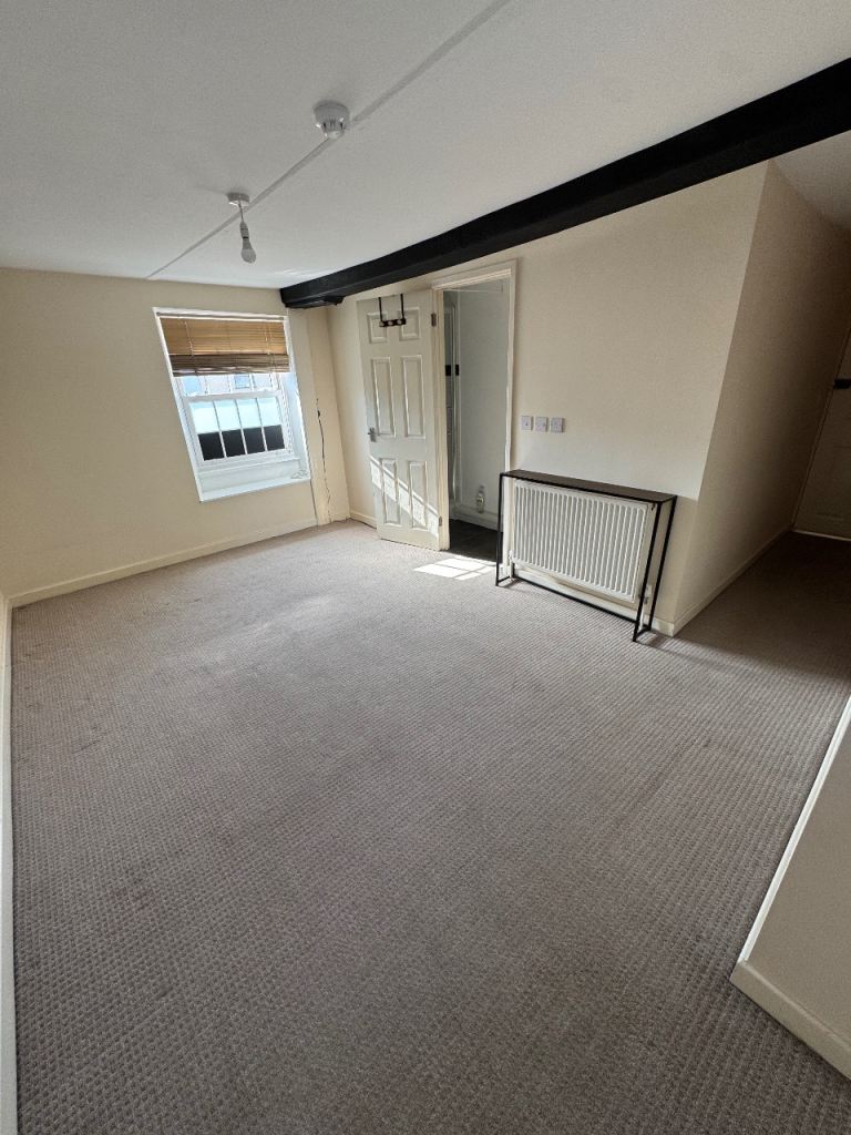Double room with en-suite for rent in Wootton bassett