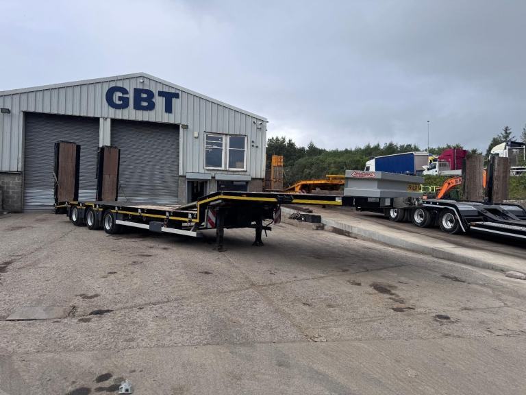 2018 Nooteboom Low loader trailer 
