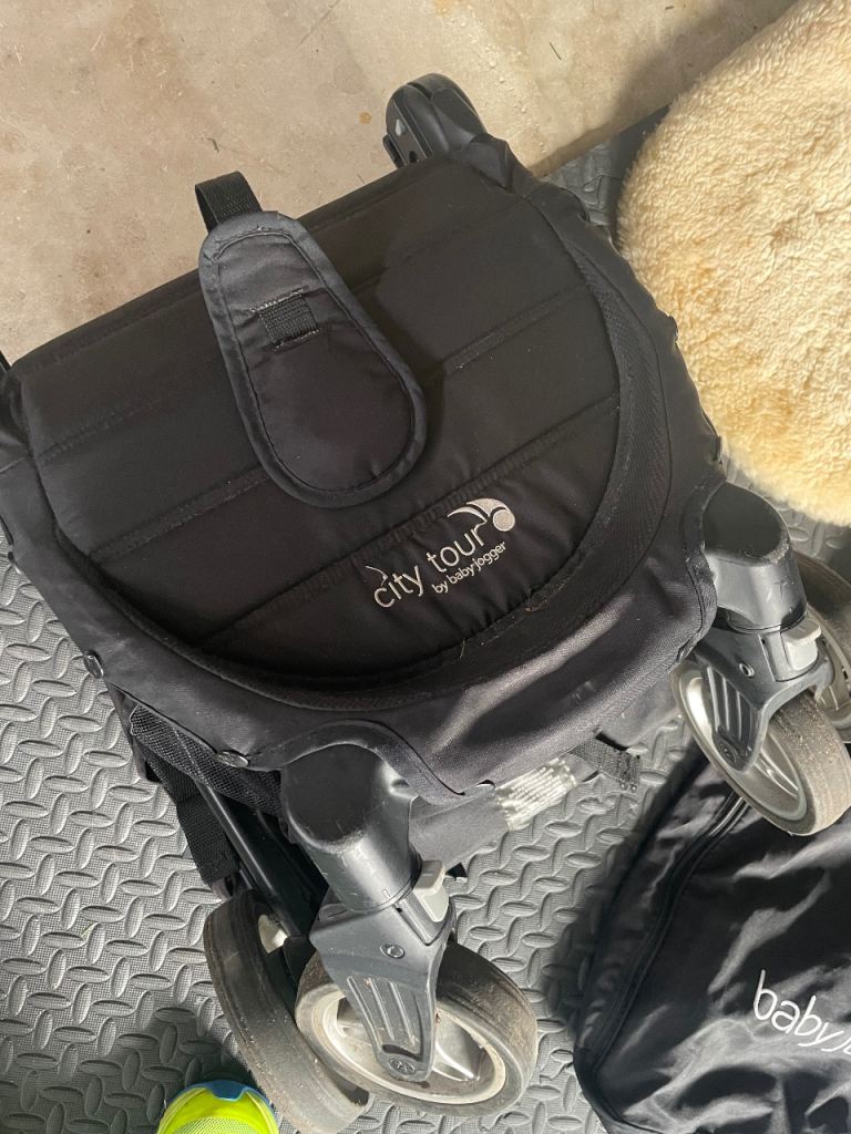 City Jogger Pram and Furry Liner