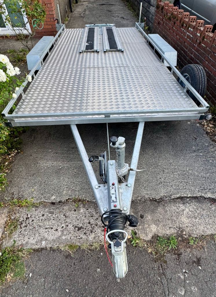 Good as new Pheonix twin axle car carrying trailer 2025 axle up to 2000kg capacity