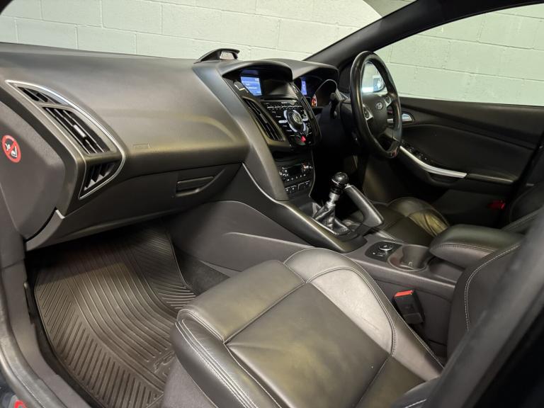 FORD FOCUS 2.0 T EcoBoost ST-3 Black Manual Petrol 2013