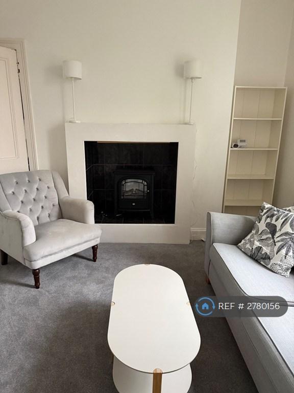 2 bedroom flat in Piersfield Grove, Edinburgh, EH8 (2 bed) (#2780156)