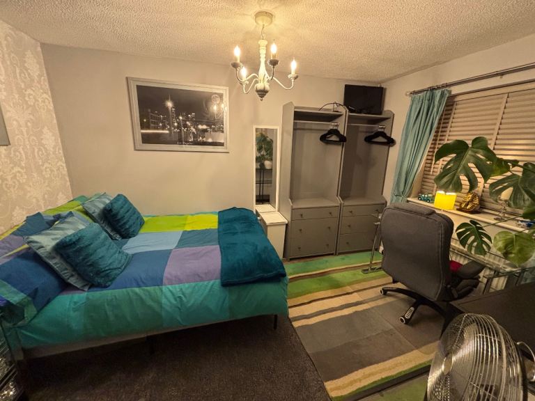 Furnished single  room in Brislington