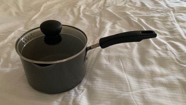 image for non stick saucepan