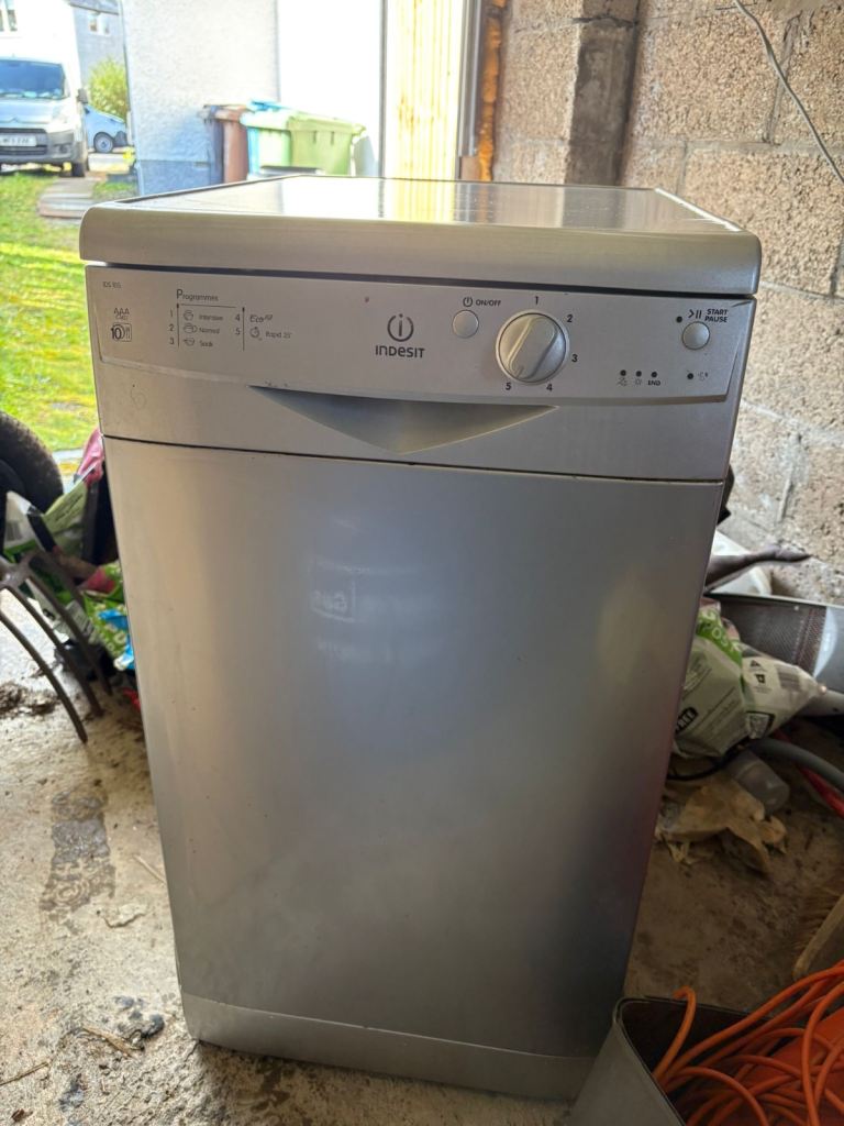 Slimline Indesit Dishwasher