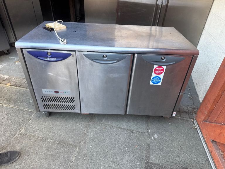 Commercial bench fridge 2 door Williams cafe restaurant takeaway 