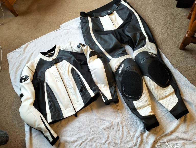 Held Womens Leather Motorbike 2 piece Suit  Size UK 12 EU 42 Jacket 38" Trousers 32"