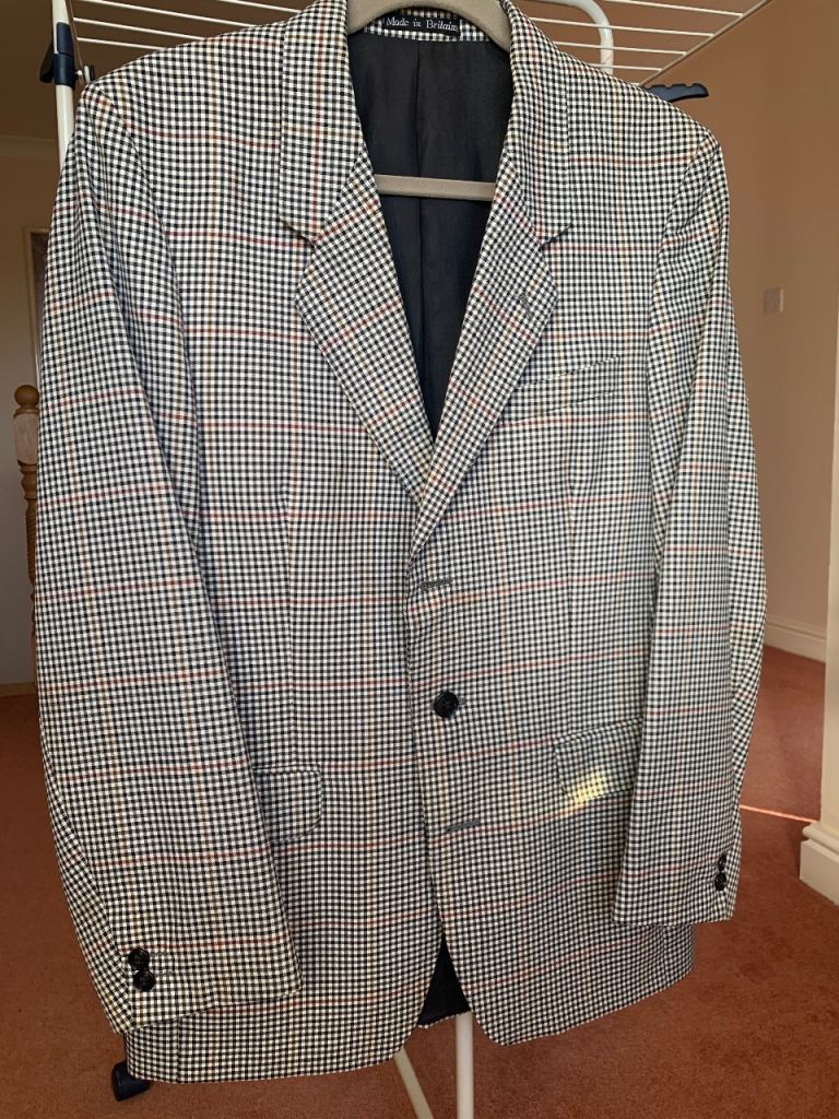 Brook Taverner Men’s Jacket In A Dog Tooth Check Of Black, Red And White 38R