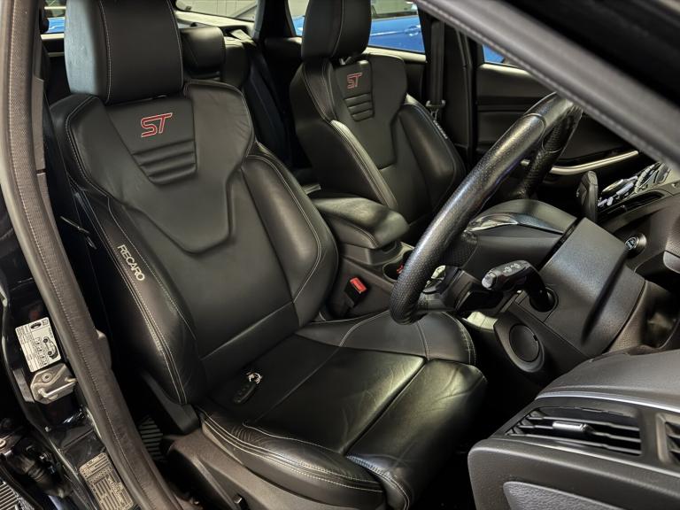 FORD FOCUS 2.0 T EcoBoost ST-3 Black Manual Petrol 2013