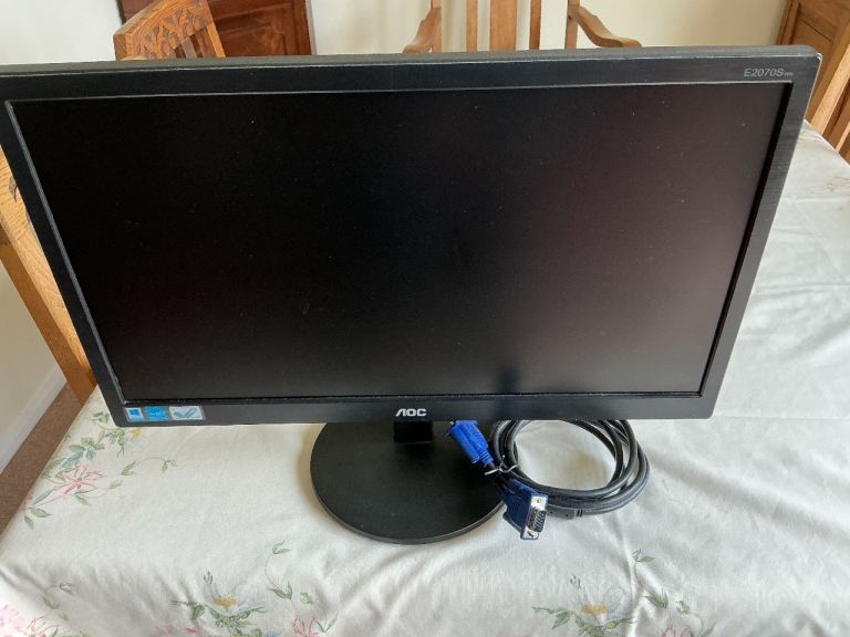 19 ins Computer Monitor by NOC