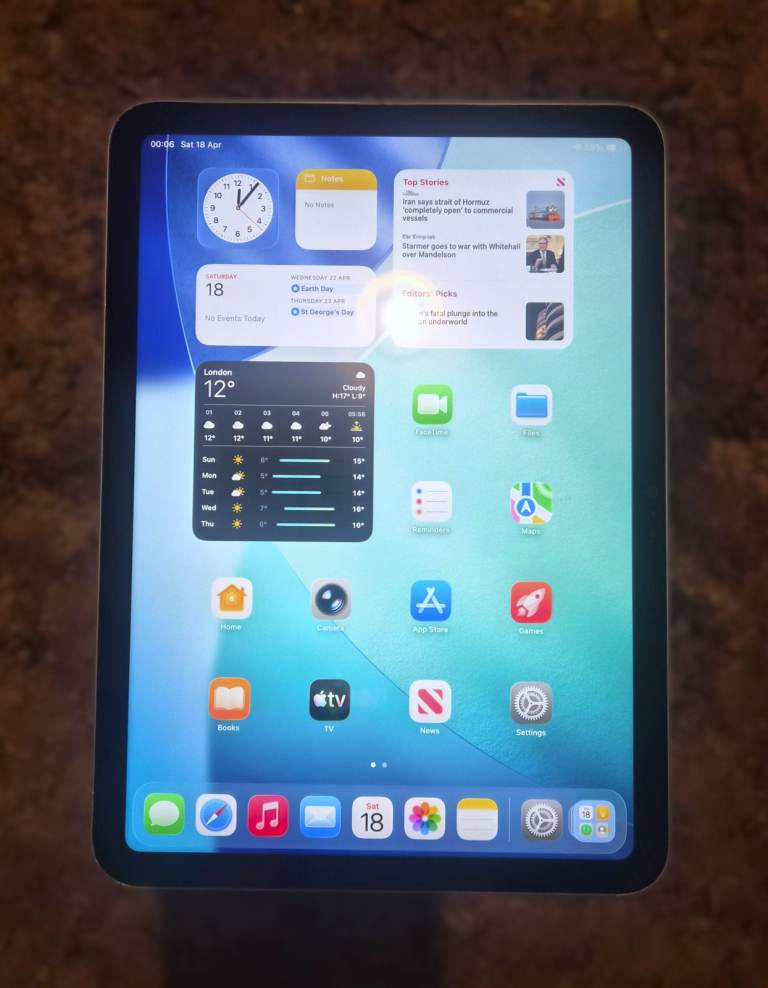 Apple iPad 10th Gen (64GB, WiFi) – Fully Working (93% Battery Health) & Bundle