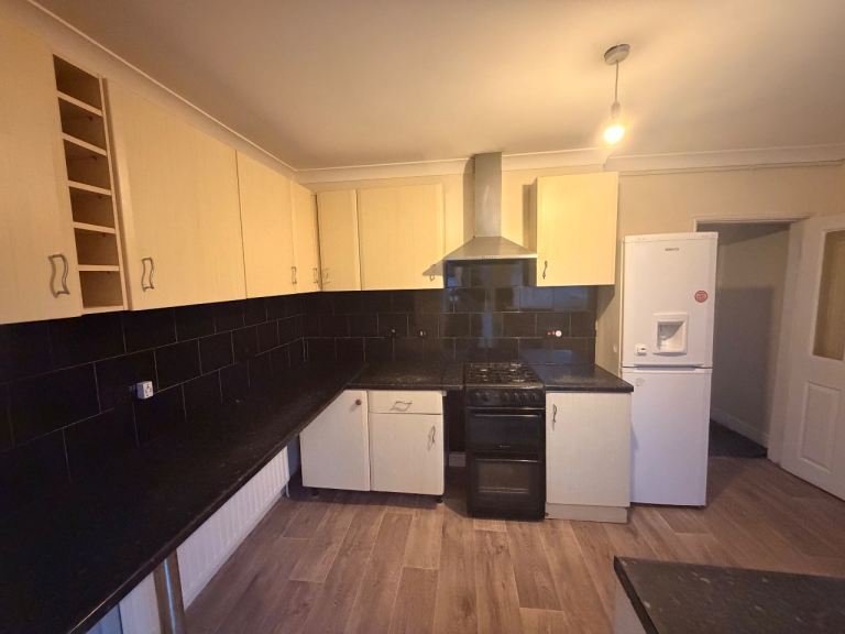 THREE BEDROOM HOUSE TO RENT AT THIRD AVENUE, DAGENHAM RM10 9BA 