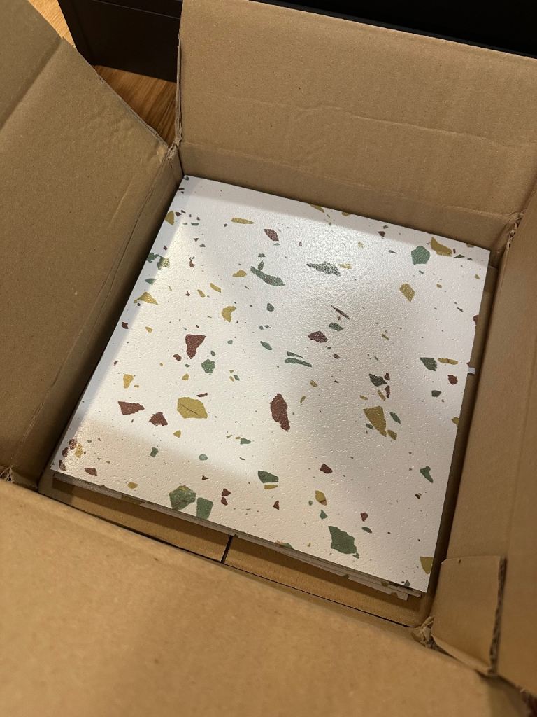 Self adhesive vinyl floor tiles
