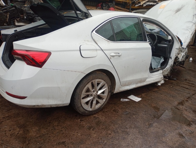 BREAKING SKODA OCTAVIA 2.0 DIESEL 2023 STOCK NUMBER YY78