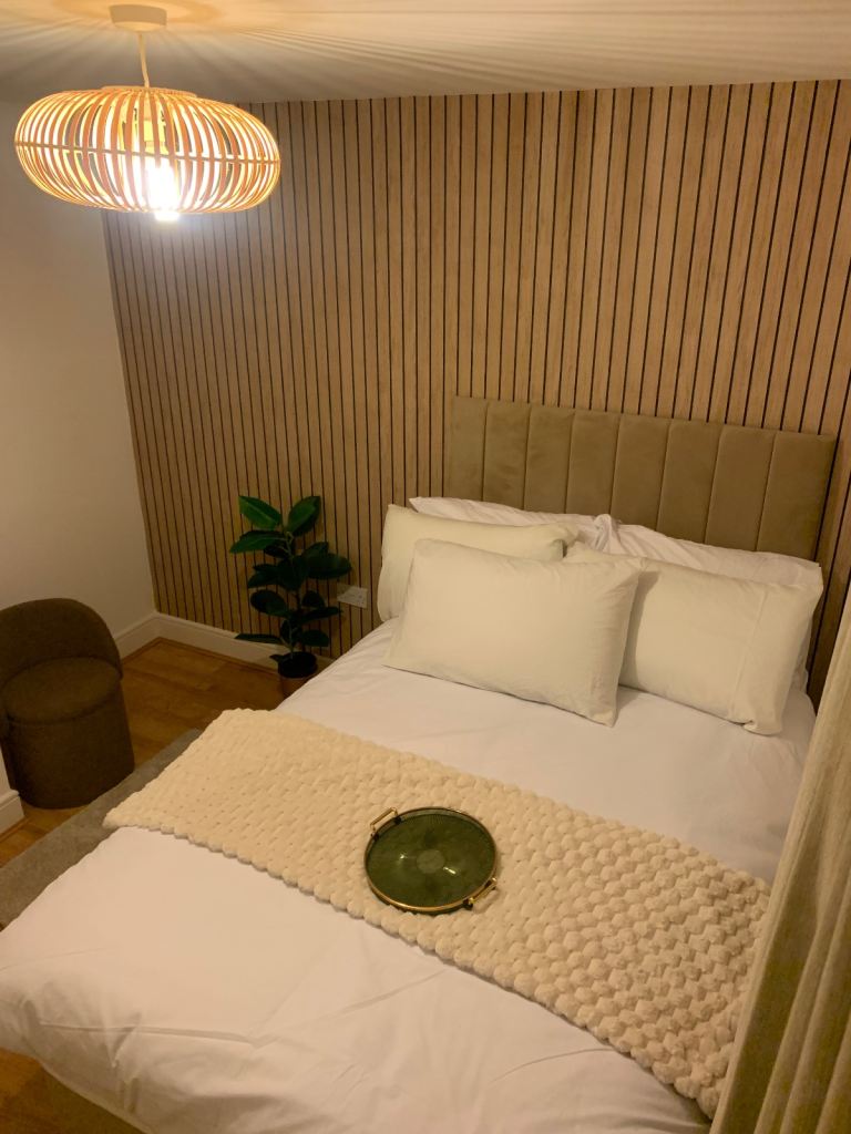 Newly furnished double room with personal Bathroom