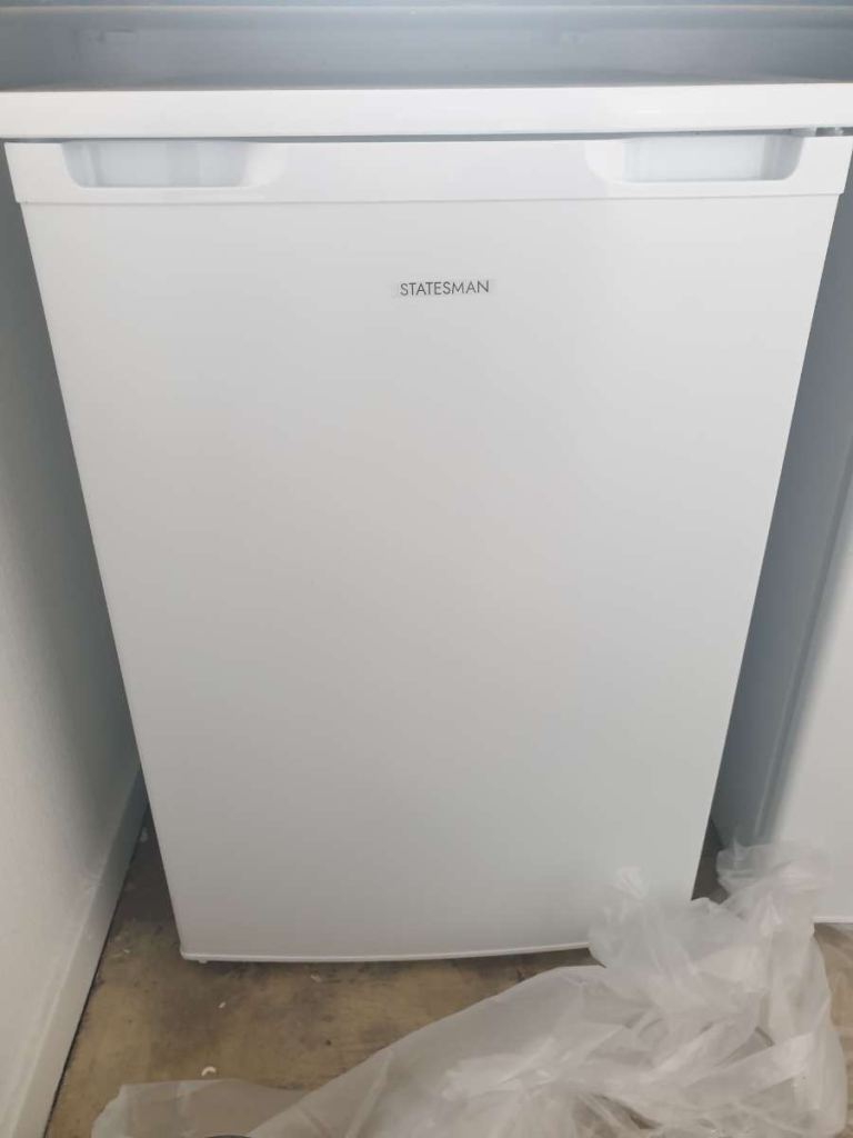 *Brand New* statesman HR111W Under Counter Fridge with Ice Box