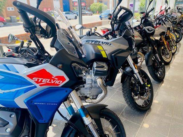 Moto Guzzi Stelvio Duecento Tributo 2025, INCLUDING THE GRAND TOURING PACK.