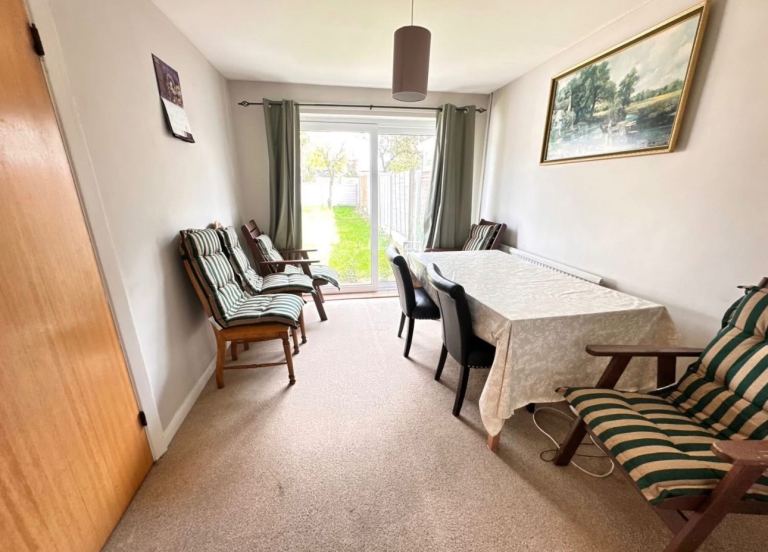 2 rooms available in a 3 bed house