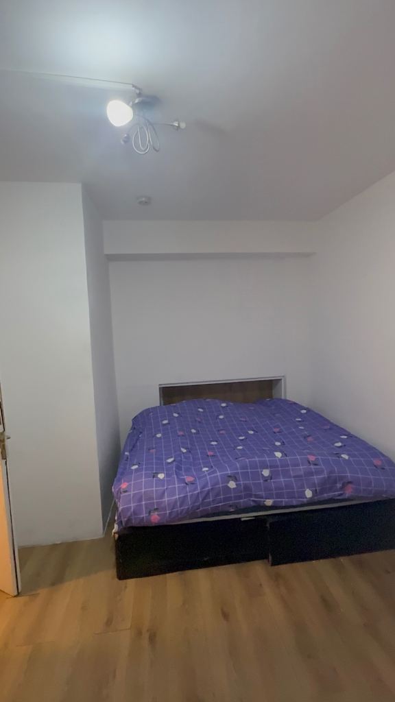 Very Large room near West Croydon Station
