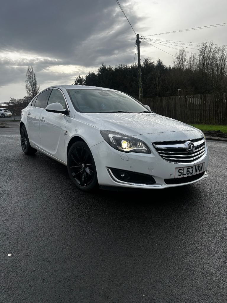 Vauxhall INSIGNIA Limited Edition Hatchback, 2013, Manual, 1956 (cc), 5 doors