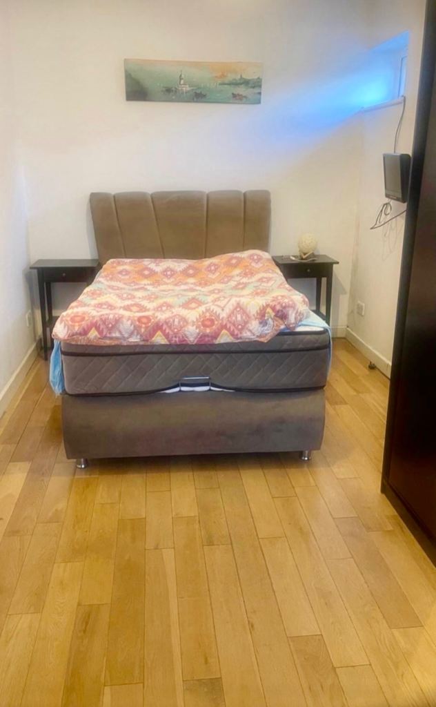 **GOOD SIZE DOUBLE ROOM NOW AVAILABLE IN WOODFORD GREEN IG8 8PD ALL BILLS INCLUDING**