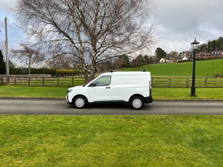 FORD TRANSIT COURIER 1.0 ECOBOOST 100PS PETROL LEADER L1 VAN 74 REG 17,200 MILES