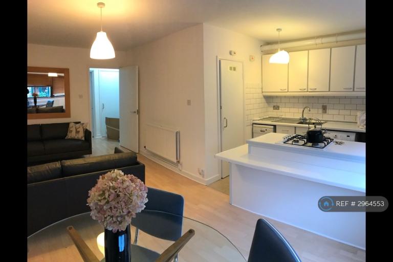 1 bedroom flat in Brownlow Mews, London, WC1N (1 bed) (#2964553)